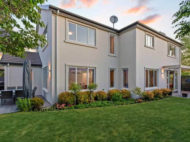 6 June Gardens, Northwood