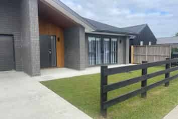 7 Benjamin Place, Clevedon