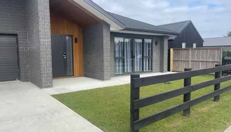 7 Benjamin Place, Clevedon