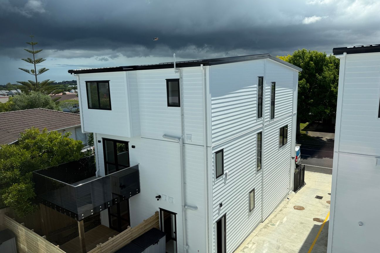 Convenience at Your Doorstep - Vista 3