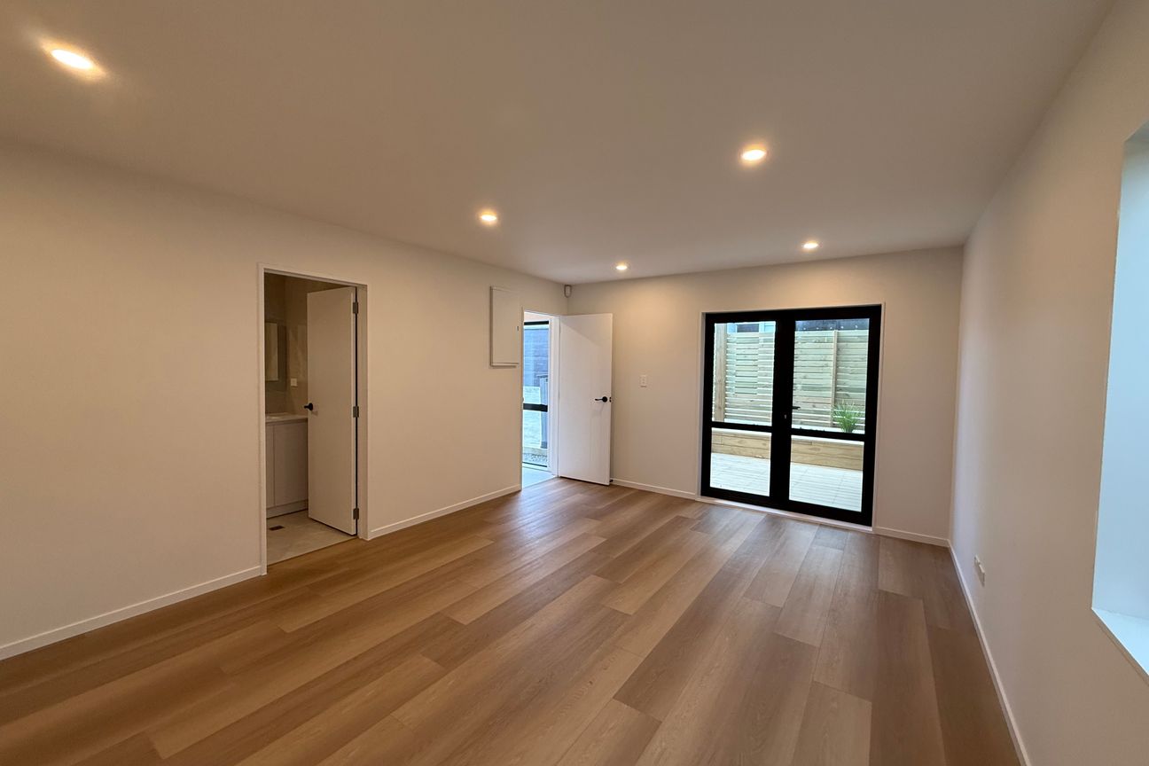 Convenience at Your Doorstep - Vista 6