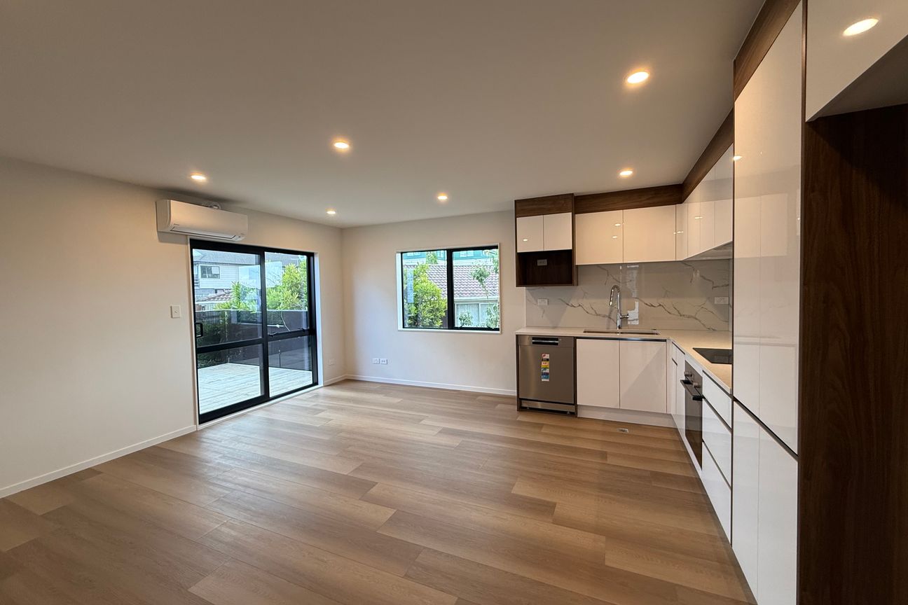 Convenience at Your Doorstep - Vista 5