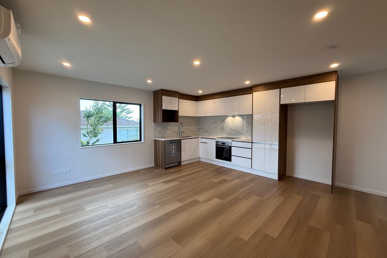 Convenience at Your Doorstep - Vista 2