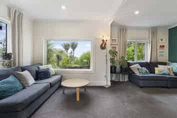 3 Huia Road, Titirangi