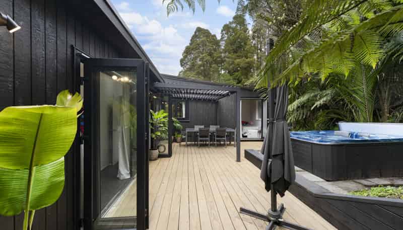 3 Huia Road, Titirangi