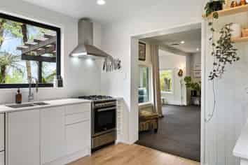 3 Huia Road, Titirangi