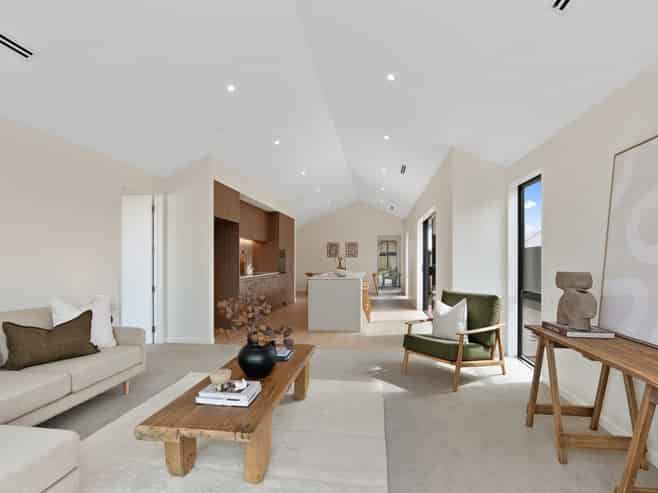 69 Whitehorn Drive, Lincoln