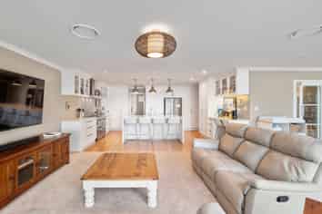 97 Koutu Road, Kawaha Point