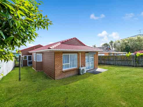 2/5 Newington Road, Henderson