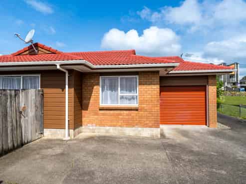 2/5 Newington Road, Henderson