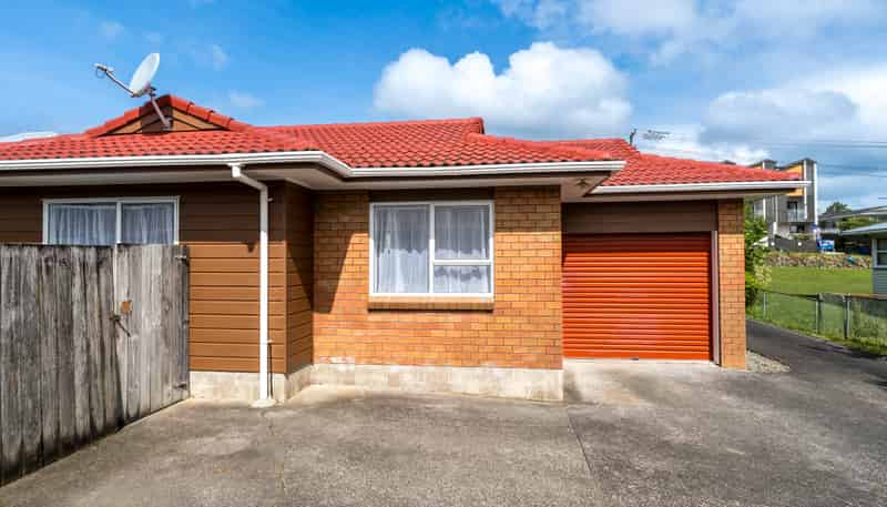 2/5 Newington Road, Henderson