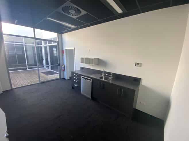 Cost-Effective Office Space in Central Hamilton 