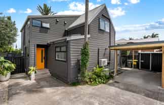 2/220 Point Chevalier Road, Point Chevalier