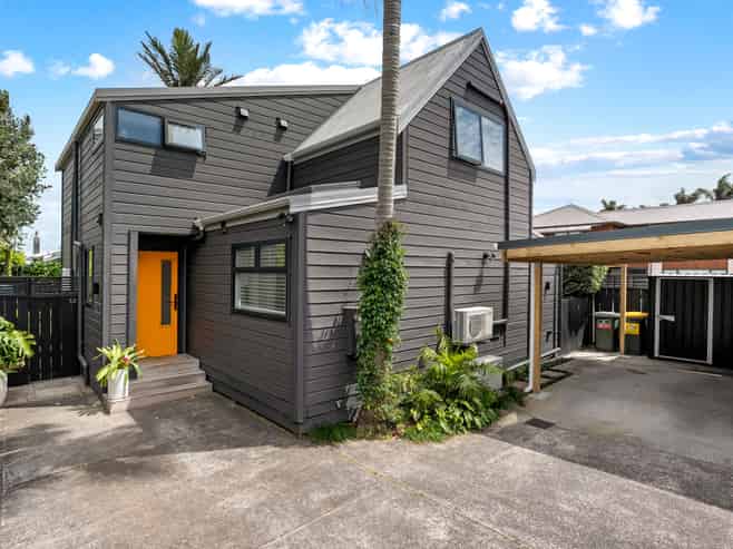 2/220 Point Chevalier Road, Point Chevalier