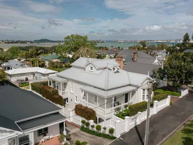 33 Richmond Avenue, Northcote Point