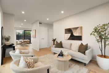 8A Catalina Crescent, Forrest Hill