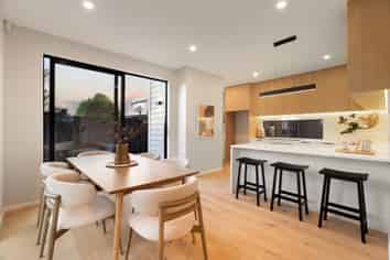 8A Catalina Crescent, Forrest Hill