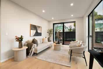 8A Catalina Crescent, Forrest Hill