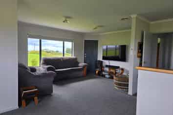 496 Opunake Road, Cardiff