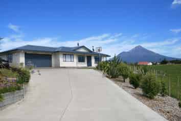 496 Opunake Road, Cardiff