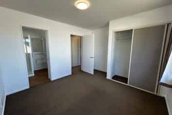 8 Parlane Street, Addington