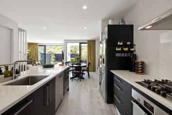 2/100 East Street, Enderley