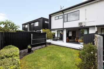 2/100 East Street, Enderley