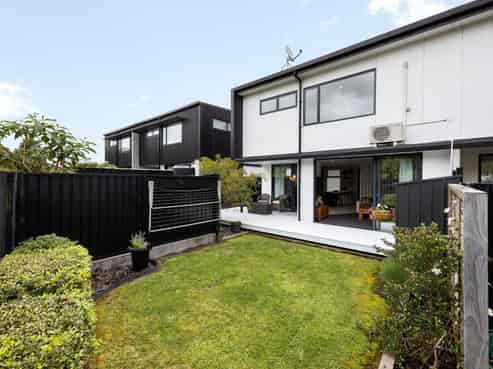 2/100 East Street, Enderley