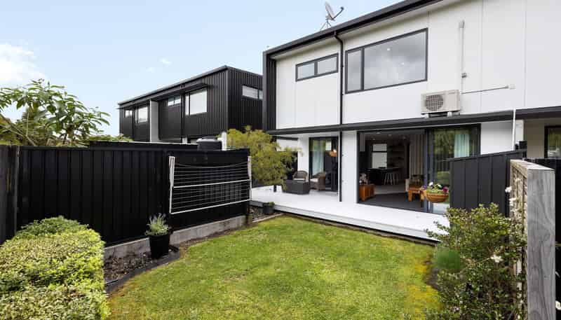 2/100 East Street, Enderley