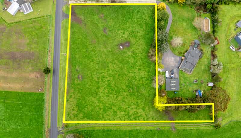 98 Kells Lane, Lichfield