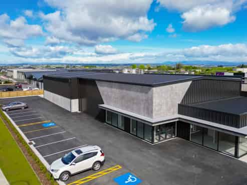 High Profile Showroom/Office Space with Warehouse