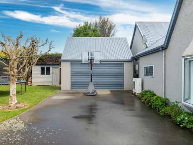 15 Lamond Street West, Rosedale