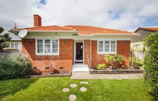 210 College Street, West End