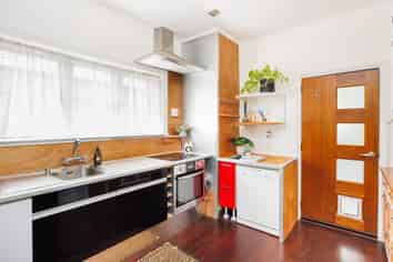 210 College Street, West End