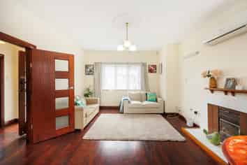 210 College Street, West End