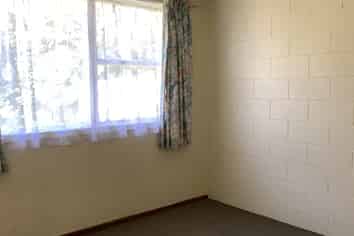 2/173 Kimbolton Road, Feilding