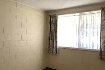 2/173 Kimbolton Road, Feilding