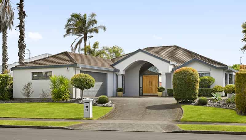 19 Montrose Crescent, Huntington