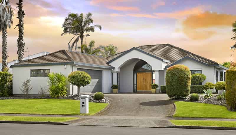 19 Montrose Crescent, Huntington