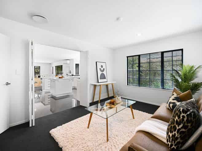 19 Montrose Crescent, Huntington