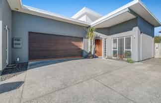 20&20A Mahoney Drive, Albany