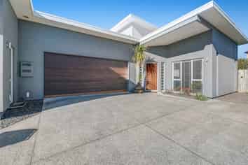 20 & 20A Mahoney Drive, Albany