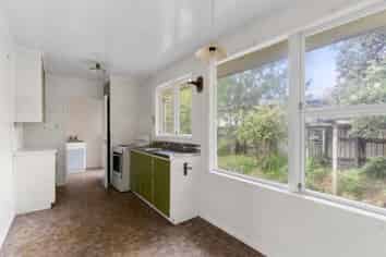 11 Juniper Road, Sunnynook