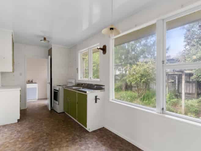 11 Juniper Road, Sunnynook