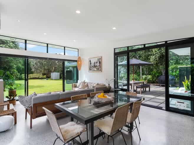 8 Erangi Place, Bethells Beach