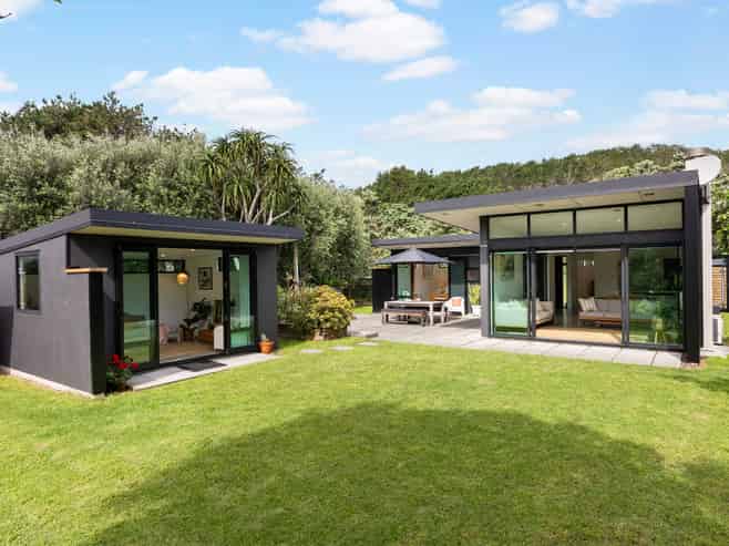 8 Erangi Place, Bethells Beach