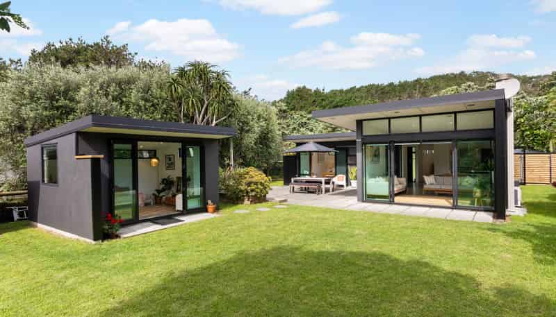 8 Erangi Place, Bethells Beach