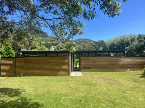 8 Erangi Place, Bethells Beach