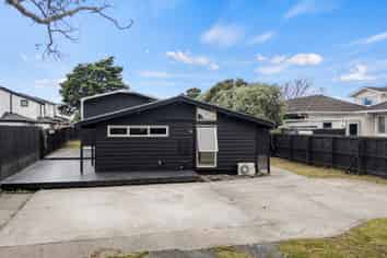 9 McInnes Road, Weymouth