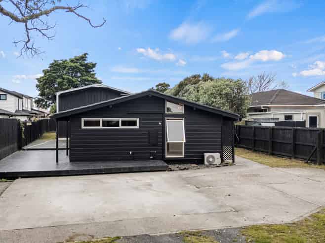 9 McInnes Road, Weymouth